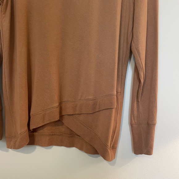 Workshop • Camel Sweatshirt - Picture 2 of 5